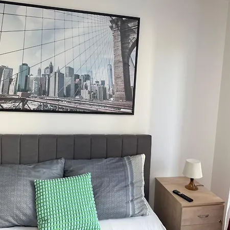 Appartement Spacious 2br With Balcony In - Comfort & Style