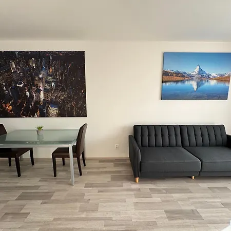 Spacious 2br With Balcony In - Comfort & Style Διαμέρισμα *