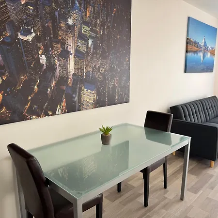 Διαμέρισμα Spacious 2br With Balcony In - Comfort & Style Πράγα