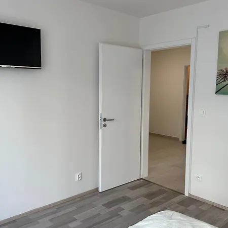 Spacious 2br With Balcony In - Comfort & Style Διαμέρισμα *