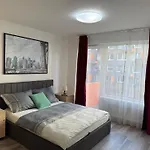 Spacious 2br With Balcony In - Comfort & Style Prague