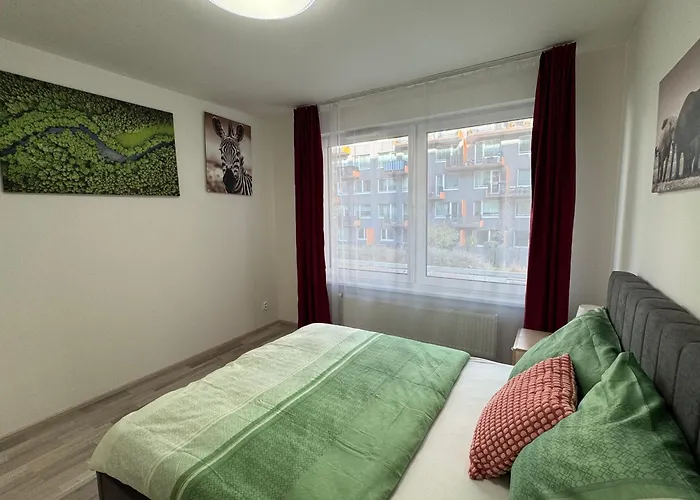 Apartament Spacious 2br With Balcony In - Comfort & Style Praga
