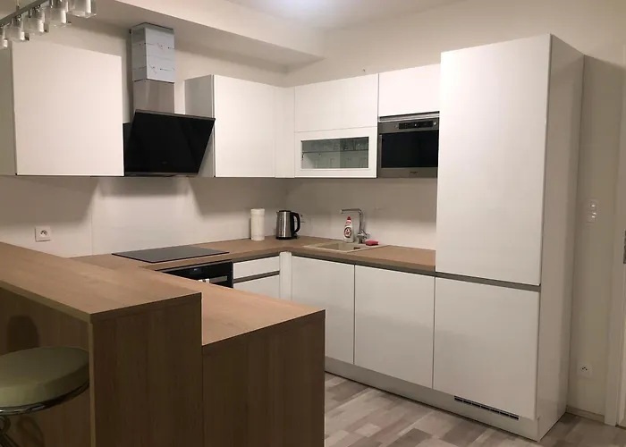 Spacious 2br With Balcony In - Comfort & Style *