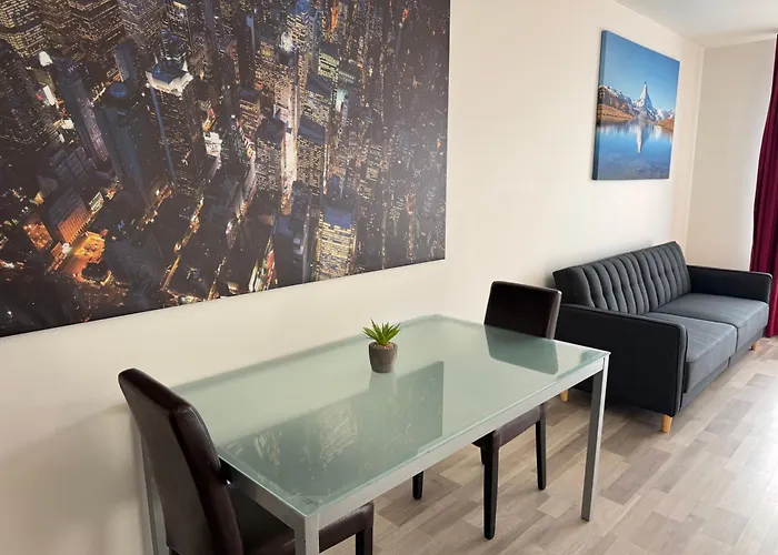 Apartment Spacious 2br With Balcony In - Comfort & Style Prag