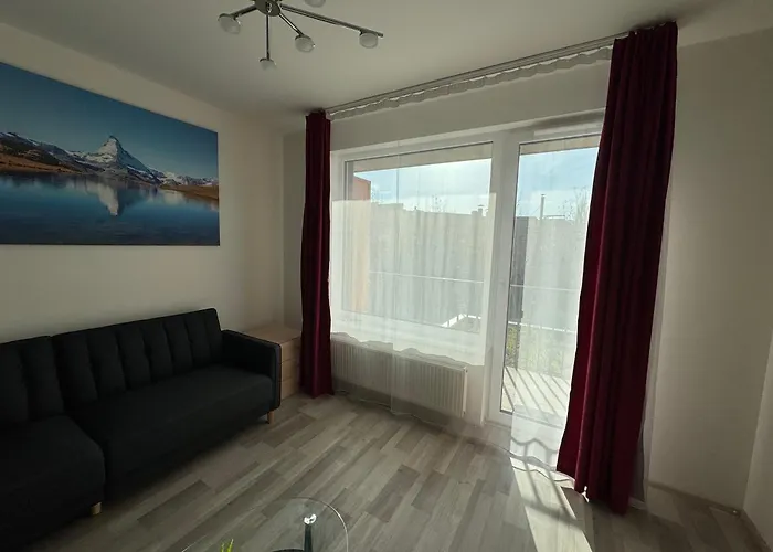 Spacious 2br With Balcony In - Comfort & Style Apartament *