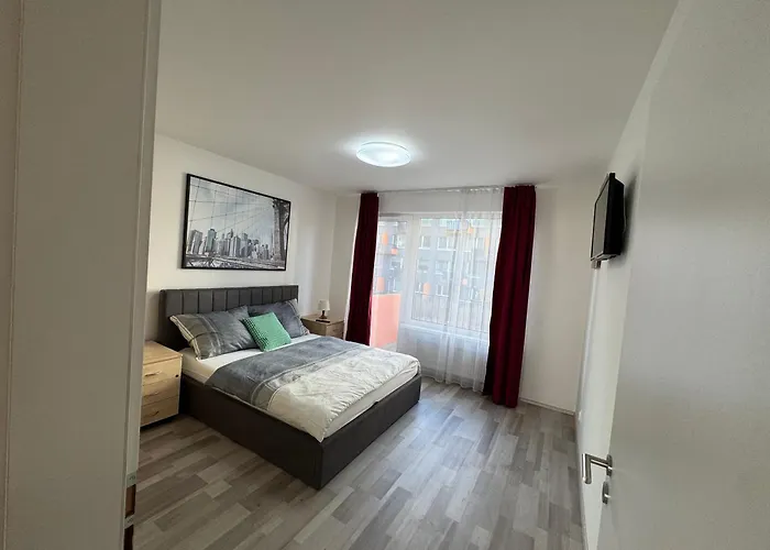 Spacious 2br With Balcony In - Comfort & Style Prag