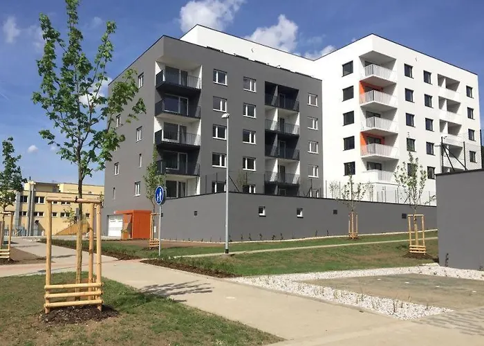 Apartment Spacious 2br With Balcony In - Comfort & Style Prag