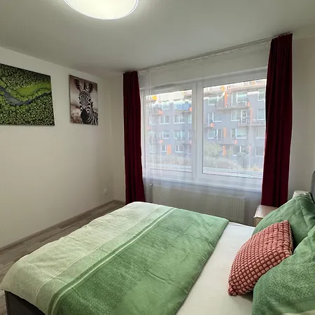 Lejlighed Spacious 2br With Balcony In - Comfort & Style Prag
