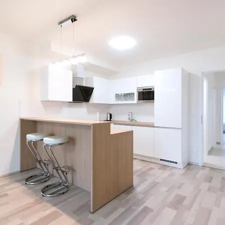 Spacious 2br With Balcony In - Comfort & Style Lejlighed