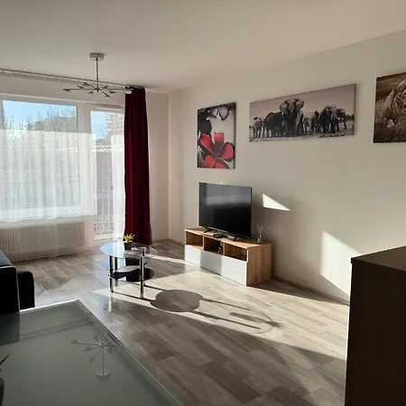 Lejlighed Spacious 2br With Balcony In - Comfort & Style Prag