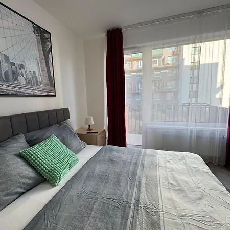 Lejlighed Spacious 2br With Balcony In - Comfort & Style *