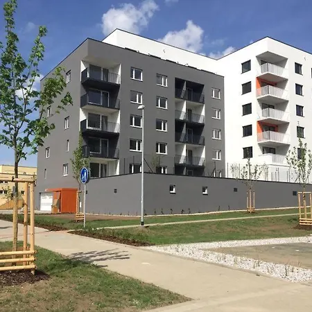 Lejlighed Spacious 2br With Balcony In - Comfort & Style Prag